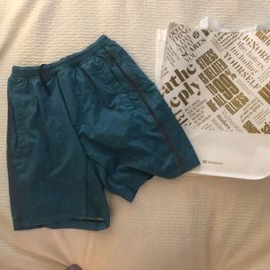 Men’s M Lululemon Running Shorts w/ liner shorts